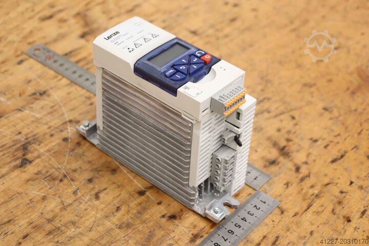 Μετατροπέας συχνότητας 0,37 kW Lenze** i550