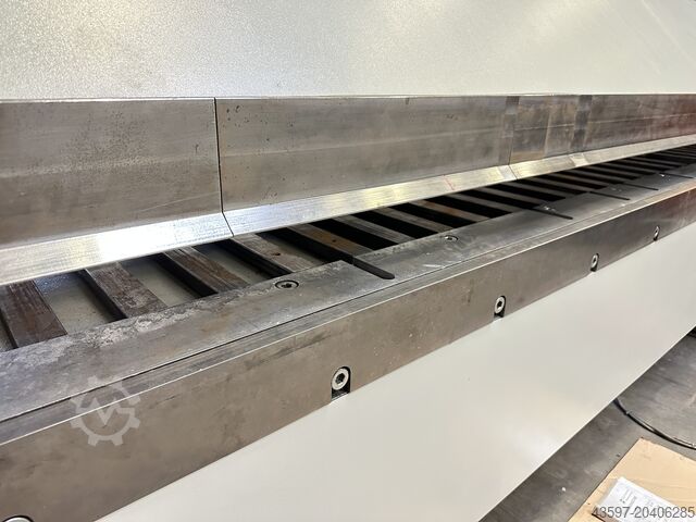 Svängböjningsmaskin Hochstrate 3000 x 6