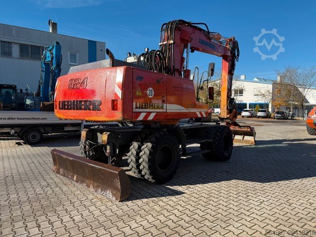 Pelle sur pneus LIEBHERR A 924 B Litronic Mobilbagger OQ 70/55 Klima