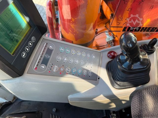 Pelle sur pneus LIEBHERR A 924 B Litronic Mobilbagger OQ 70/55 Klima