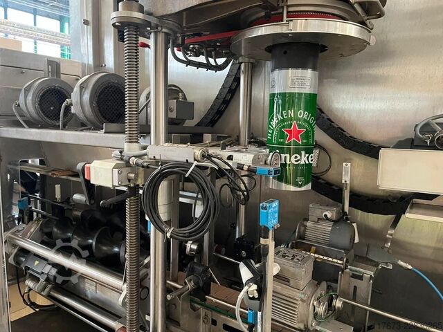 Gebruikte FUJI 410 sleeve applicator etiketteermachine voor PET, capaciteit 10.000 flessen per uur. Fuji Seal 410 DT-STH-DHA
