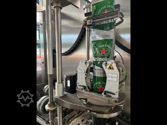Gebruikte FUJI 410 sleeve applicator etiketteermachine voor PET, capaciteit 10.000 flessen per uur. Fuji Seal 410 DT-STH-DHA