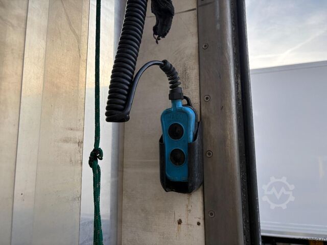 Refrigerated/freezer transport Iveco Eurocargo 120E21 + CARRIER SUPRA 550 + LOADLIFT...