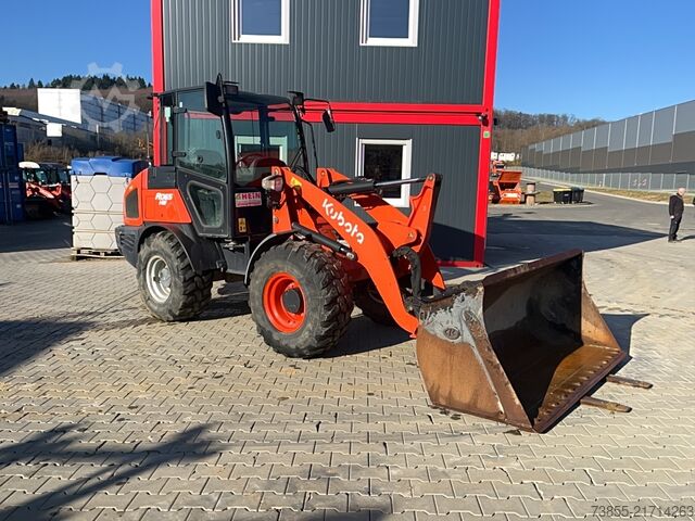 Utovarivač Kubota R065
