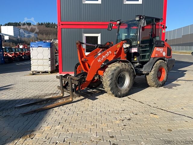 Utovarivač Kubota R065