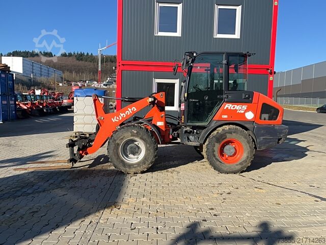 Utovarivač Kubota R065