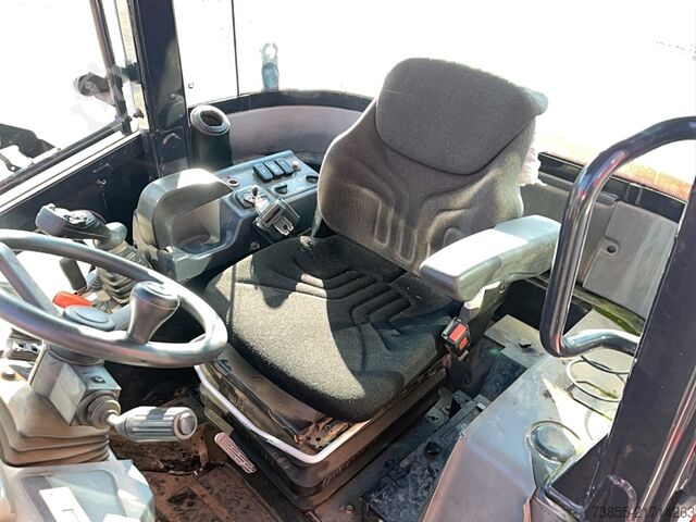 Utovarivač Kubota R065