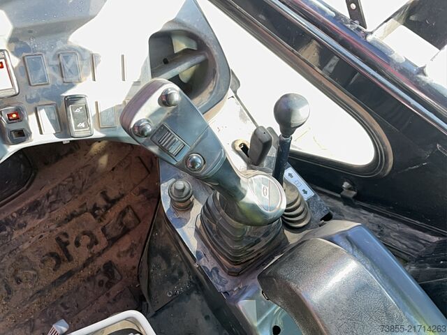 Utovarivač Kubota R065