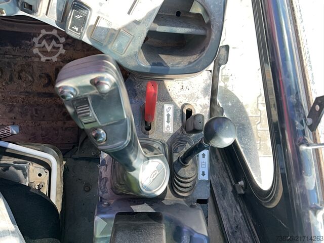 Utovarivač Kubota R065