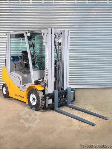 LPG front loader Jungheinrich TFG 425s - Service Neu - VW Motor - STVO