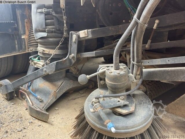 Kehrmaschine MITSUBISHI FE 85