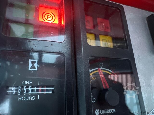 Empilhadeira de quatro direções Combilift C4000 /2015 /Diesel/Triplex 7500 mm