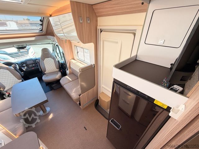 Semi-integrated camper BÜRSTNER Ixeo T 736 *Queensbett-Face2Face-Automatik*