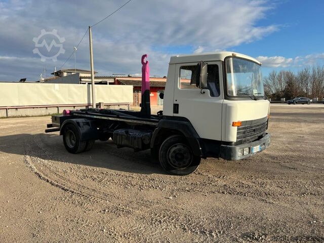 Haakarm vrachtwagen NISSAN NISSAN 130/115 SCARRABILE