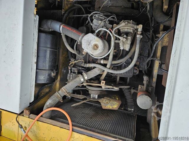 Four-wheel forklift YALE DGF80