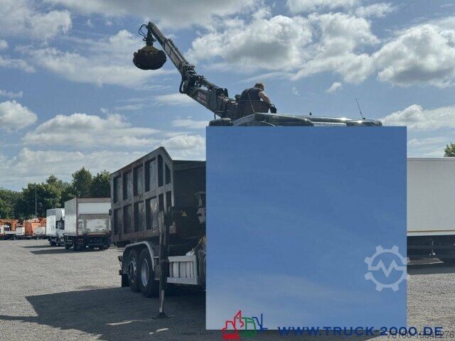 Camión portacontenedores de gancho  Abrollcontainer + Kran Jonsered 1020 7,3m = 1,4t