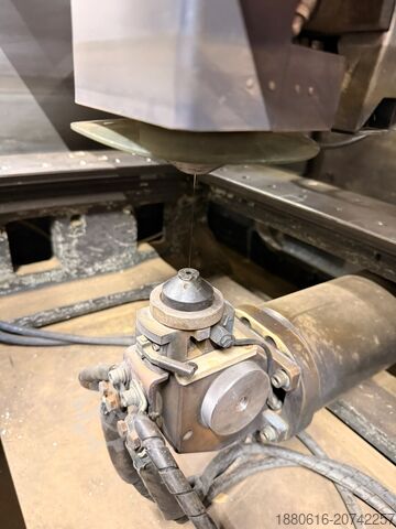 Drátová elektroerozivní řezačka (Drátová EDM) Mitsubishi MV2400R