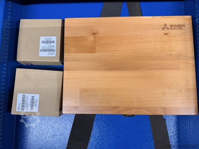 Drátová elektroerozivní řezačka (Drátová EDM) Mitsubishi MV2400R