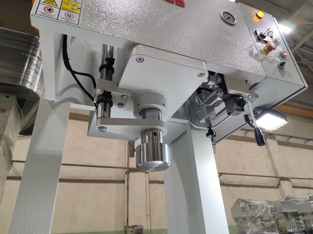 Hydraulische C-pers Durendus Montagepresse