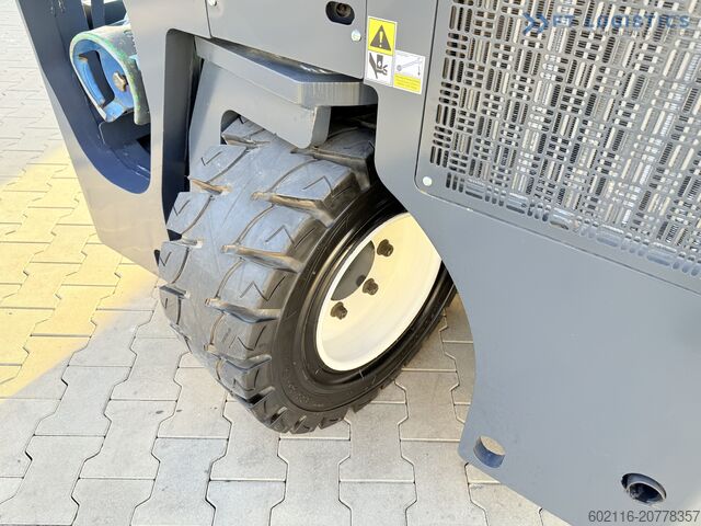 4-vejs gaffeltruck Combilift CB4000 GAS TRIPLEX 5200 POSITIONER