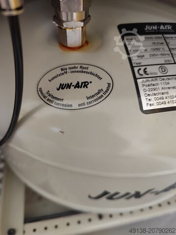 Zuigercompressor, olievrij in geluiddichte behuizing JUN-AIR 2000-25M