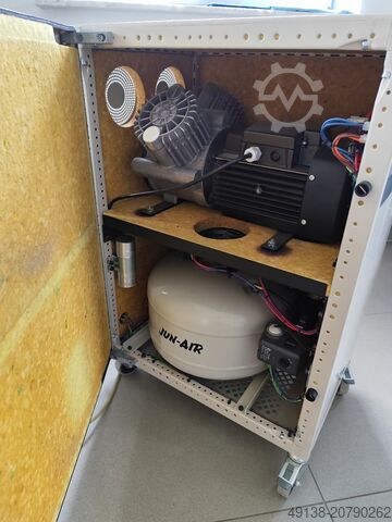 Zuigercompressor, olievrij in geluiddichte behuizing JUN-AIR 2000-25M