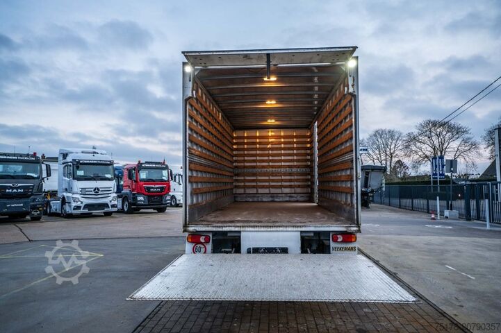 Box body VOLVO FL 240 (12T.) + DHOLLANDIA