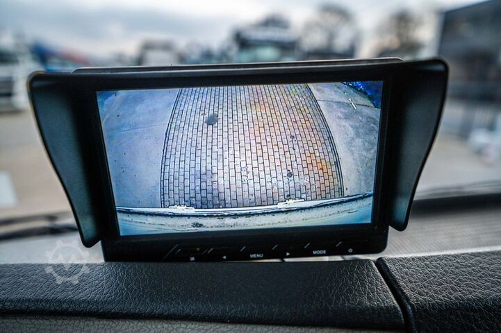 Box body VOLVO FL 240 (12T.) + DHOLLANDIA