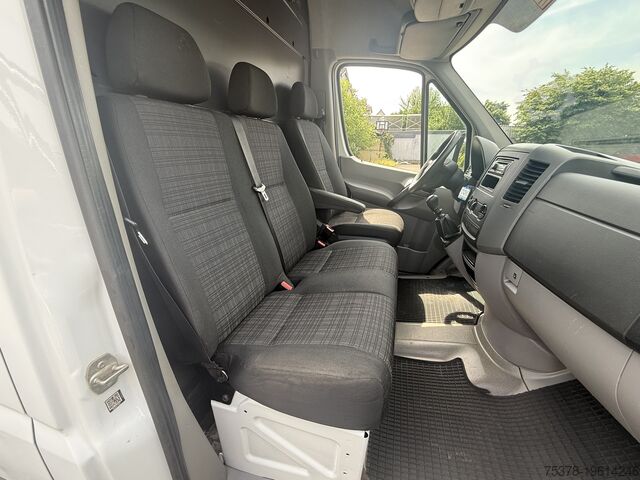 Kapalı kasa kamyonet yüksek Mercedes-Benz Sprinter 313CDI Kasten L2H2 Einbau+1.Han