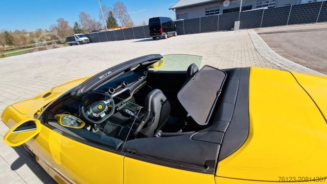 Bestelwagen FERRARI Portofino