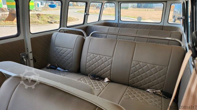 Minibus VOLKSWAGEN T 1 Samba mit Safarifenster