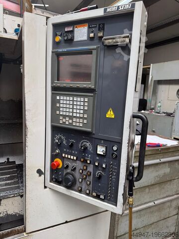 Dikey işleme merkezi MORI SEIKI MV 40B/40