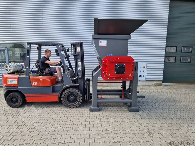 Vedförstörare / pallförstörare LUMAGO D.S.C. Dutch Shredder Company PYTHON-XL