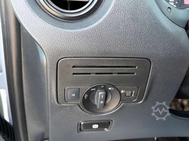 Duba panelată MERCEDES-BENZ Vito 111 LANG 6G KLIMA 3-SITZER TEMPOMAT EURO 6