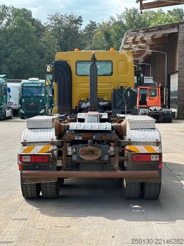 Kamion s kipom s pomičnim kontejnerom RENAULT Premium Lander 460.32 8x4 BB HIAB XR26S Hooklift