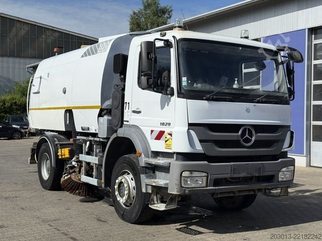 Măturătoare stradală MERCEDES-BENZ AXOR 1829 Kehrmaschine BUCHER