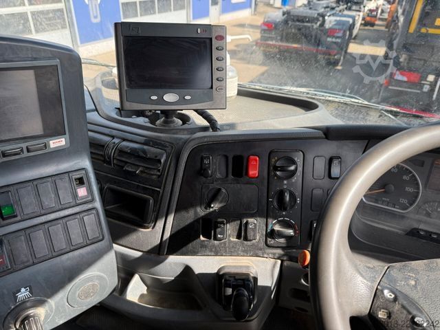 Măturătoare stradală MERCEDES-BENZ AXOR 1829 Kehrmaschine BUCHER