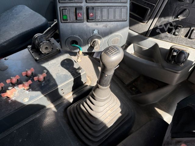 Măturătoare stradală MERCEDES-BENZ AXOR 1829 Kehrmaschine BUCHER