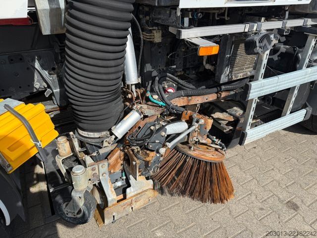 Măturătoare stradală MERCEDES-BENZ AXOR 1829 Kehrmaschine BUCHER