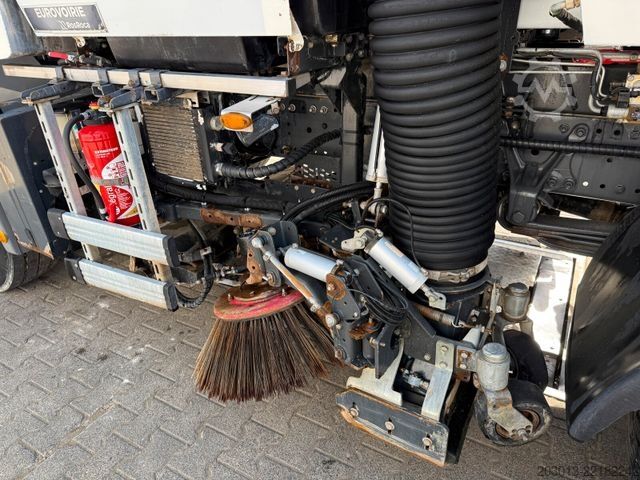 Măturătoare stradală MERCEDES-BENZ AXOR 1829 Kehrmaschine BUCHER