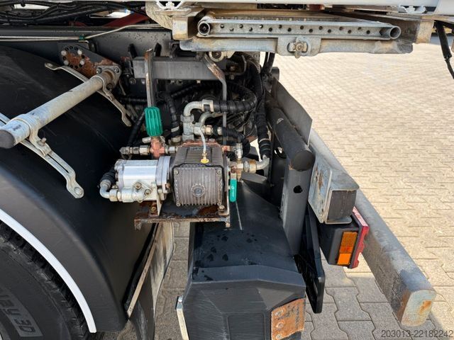 Măturătoare stradală MERCEDES-BENZ AXOR 1829 Kehrmaschine BUCHER