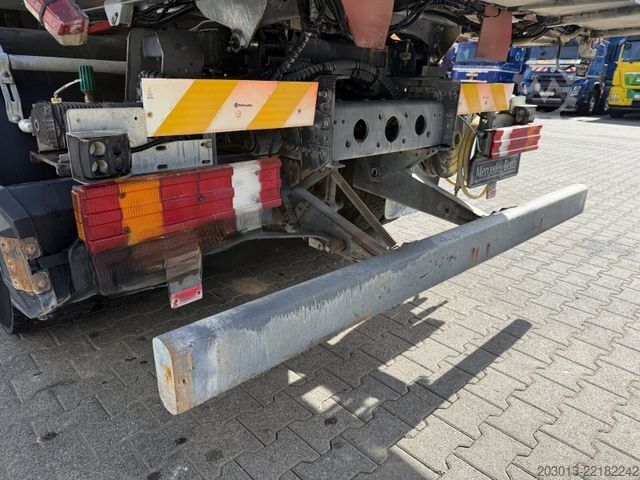 Măturătoare stradală MERCEDES-BENZ AXOR 1829 Kehrmaschine BUCHER