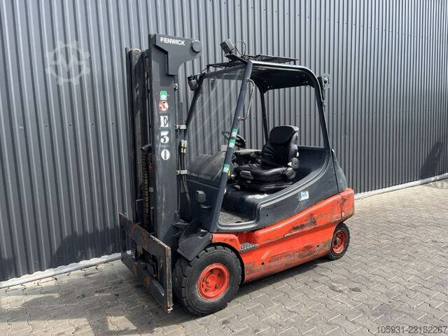 Carretilla eléctrica de 4 ruedas Linde E30-02