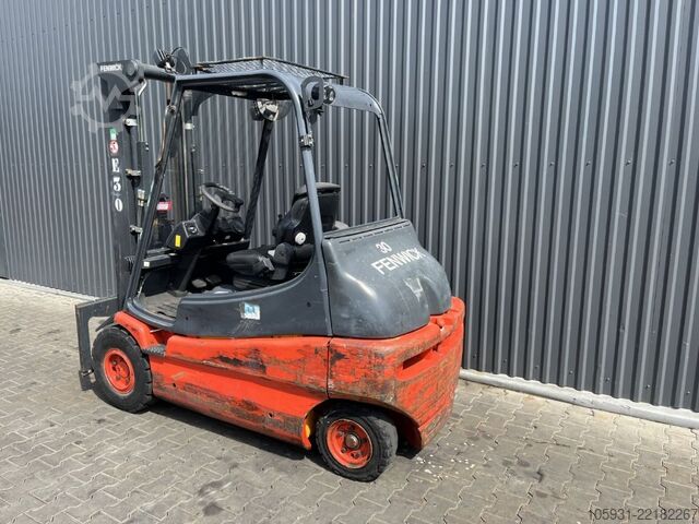 Carretilla eléctrica de 4 ruedas Linde E30-02