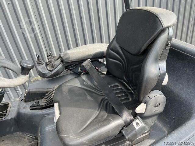 Carretilla eléctrica de 4 ruedas Linde E30-02
