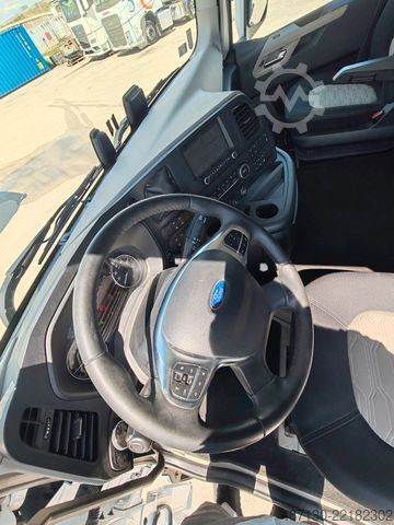 Véhicule tracteur volume FORD F-MAX 500 mega