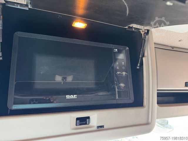 Vrachtauto met open laadbak DAF XF 440 / Atlas Kran 145.2 Bj 2017 /HU 02/2026