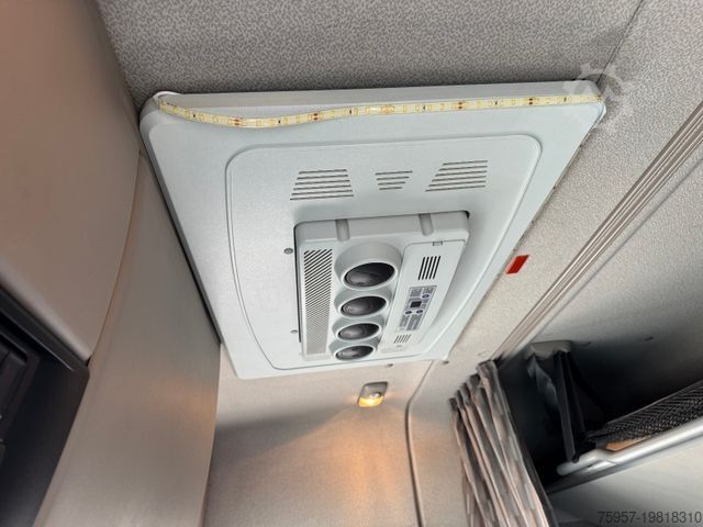 Vrachtauto met open laadbak DAF XF 440 / Atlas Kran 145.2 Bj 2017 /HU 02/2026