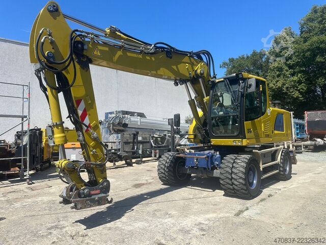 Pelle sur pneus LIEBHERR A 920 / Oil Quick