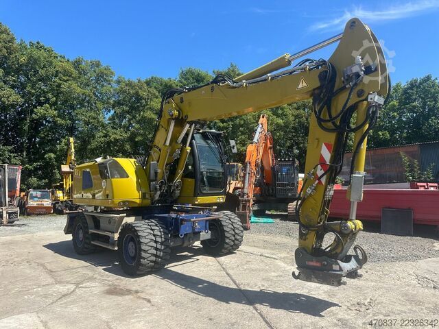Pelle sur pneus LIEBHERR A 920 / Oil Quick